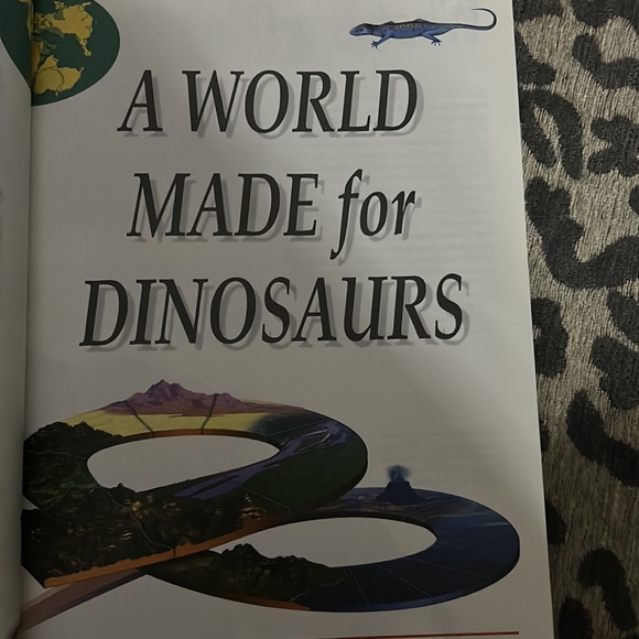 The ultimate book of dinosaurs - Picture 4 of 4